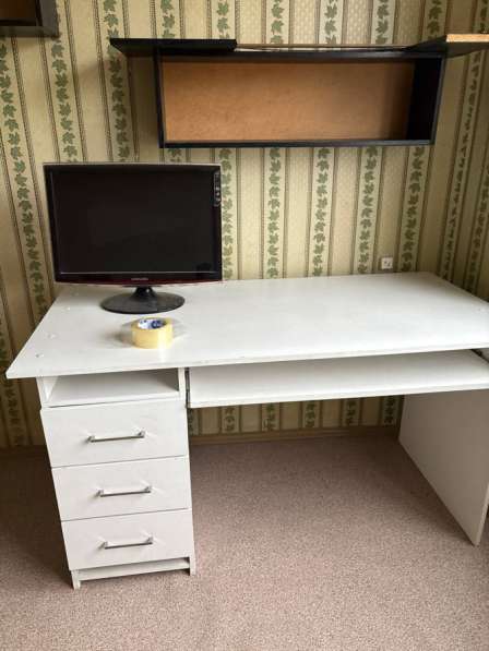 Продаю письменный стол