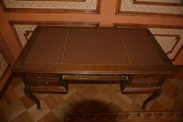 Изящный элитный письменный стол Genoveva натур. кожа Испания в Москве