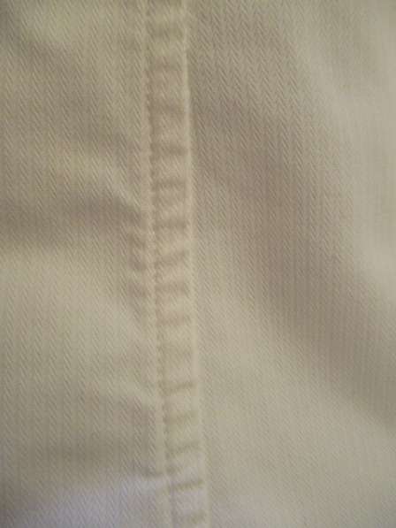 Стильный джинсовый пиджак фирмы ZARA белого цвета в 