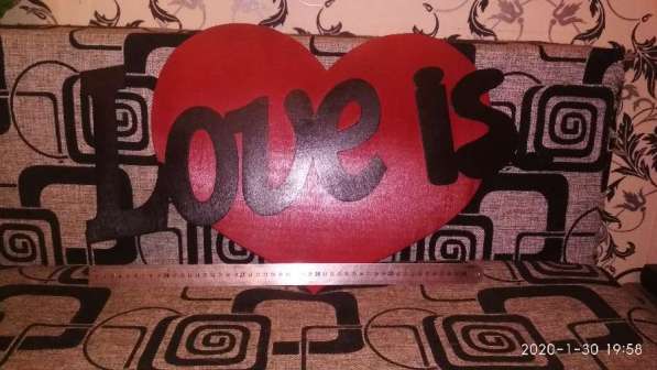 Слово Love is в Санкт-Петербурге фото 4