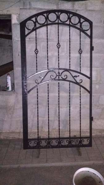 Калитка кованная в фото 15