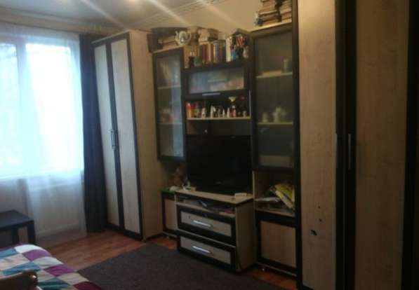 комнату на Октябрьской набережной в Санкт-Петербурге