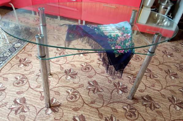 Стол кухонный стеклянный овальной формы в Тюмени
