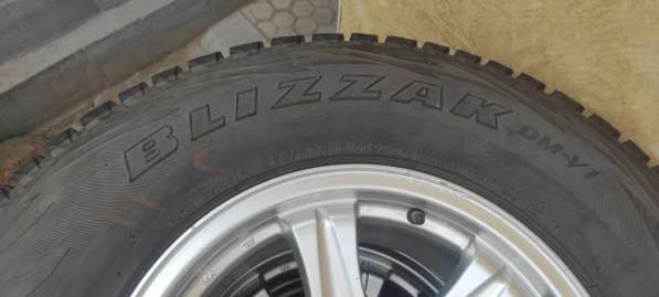 Продам зимние шины Bridgestone Blizzak с дисками в фото 3