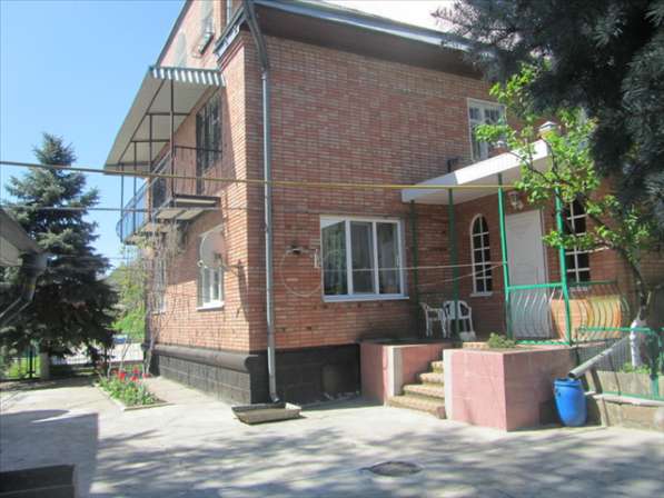 Продам дом в Ростове-на-Дону. Жилая площадь 220 кв.м.