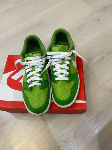 Nike dunk low chlorophyll green