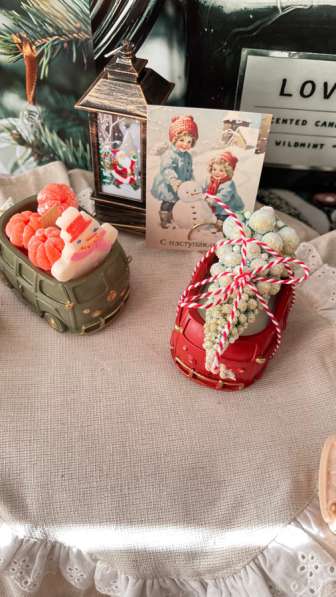 Свечи в гипсовых кашпо