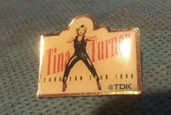 Значок Tina Turner - European Tour 1996 в Москве