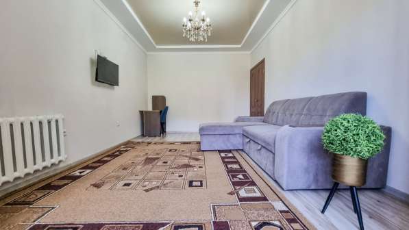 Трехкомнатная квартира в центре на Суюмбаева 16 в фото 13