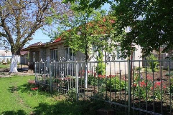 В пригороде Мариуполя продается два дома на одном участке в фото 4