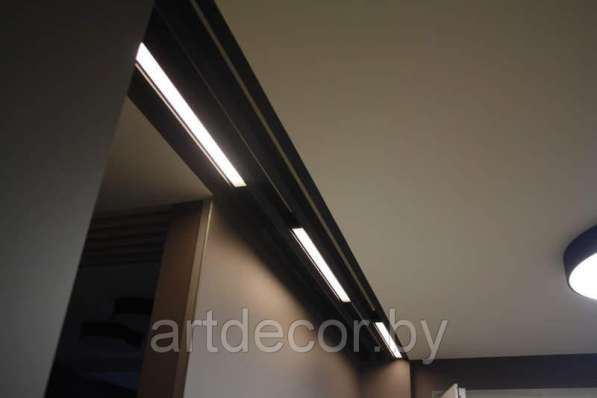 Реечные композиции в интерьере современного стиля в фото 4