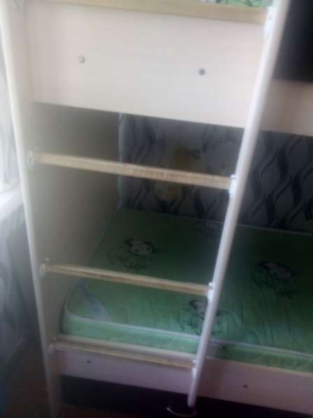 Продам двухъярусную кровать б/у цена 7500 рублей в Перми фото 4