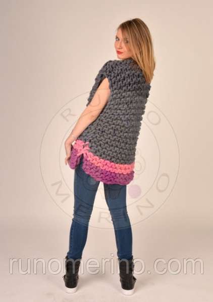 Жилетка из толстой пряжи в