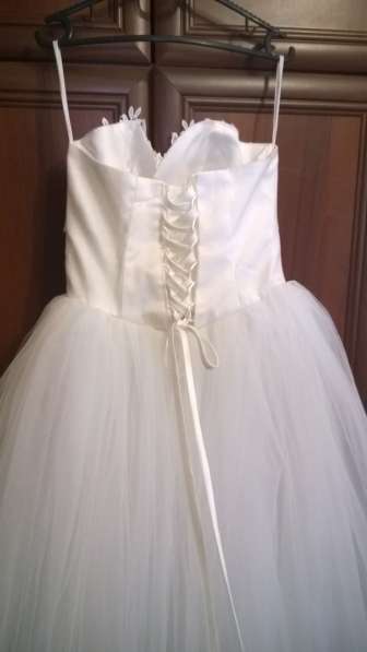 Продам шикарное свадебное платье в фото 3