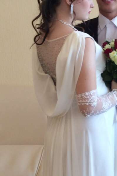 Свадебное платье, шубка, перчатки в Омске