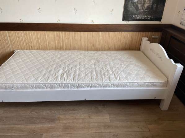Кровать (без матраса)