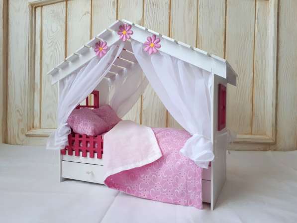 Кровать-домик для куклы. Лучшая игрушка в подарок девочке в Новосибирске фото 5