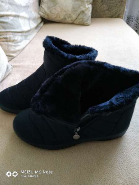 Продам зимние ботинки с плюшевой подкладкой в Челябинске