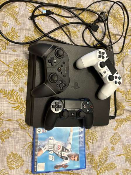 Продам Sony PlayStation slim 500