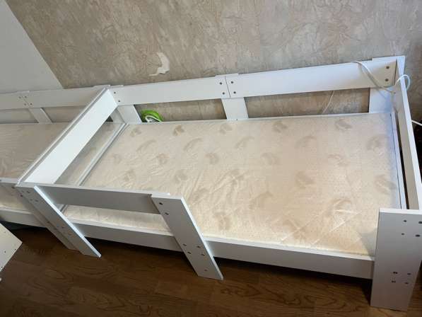 ПРОДАЕМ кровать детскую с матрасом!