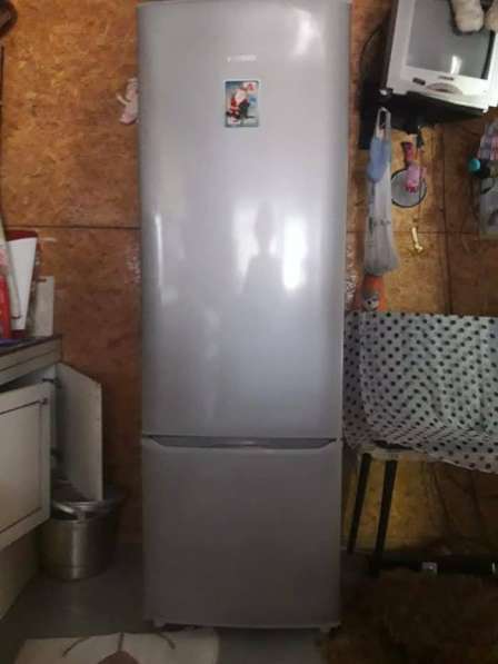Двух камерный холодильник большой новый