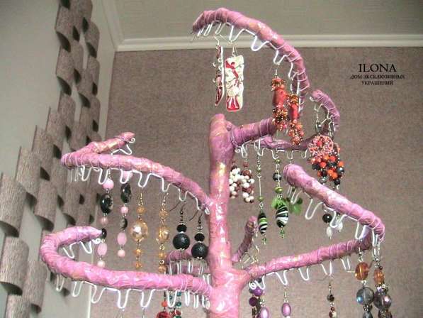 Подставка для серег «Розовое Дерево» ручной работы в фото 4