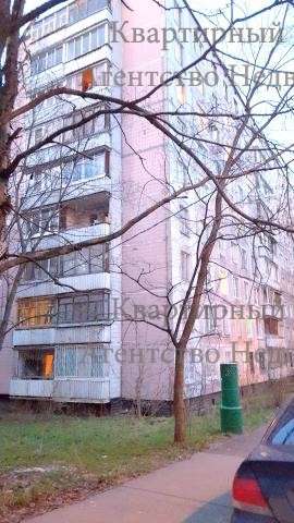 Продам четырехкомнатную квартиру в Москве. Жилая площадь 62 кв.м. Этаж 7. Есть балкон.