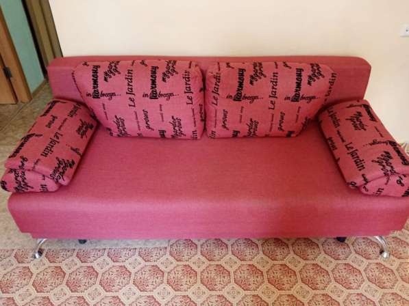 Продаю мебель : диван, ковёр, пуфик в Кургане фото 4