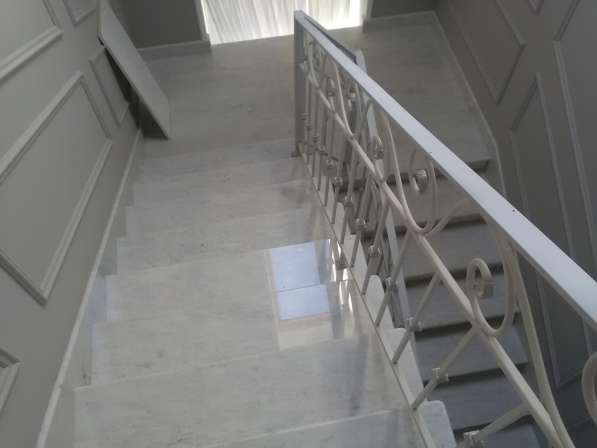 Лестницы из натурального камня мрамора и гранита в Раменское фото 18