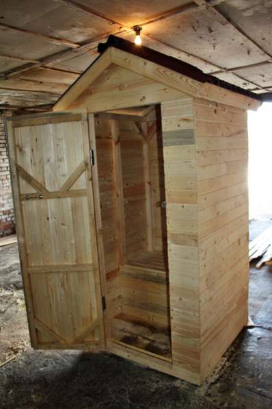 Дачный туалет 1х1 м. в 2-скатной крыше в ондулине в Санкт-Петербурге