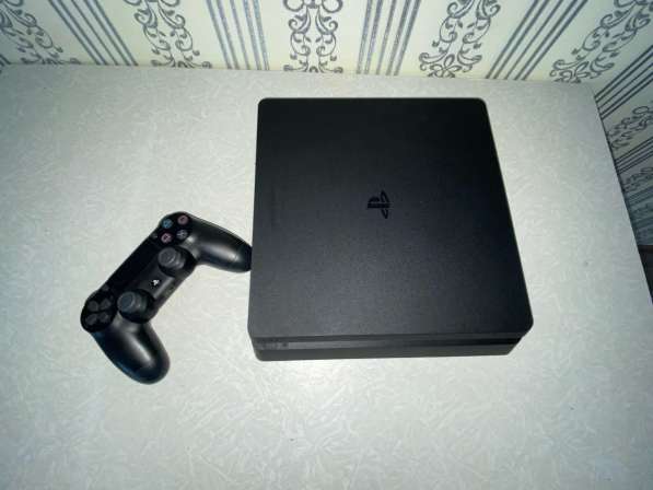 PlayStation 4 slim 1tb 1 геймпада игр