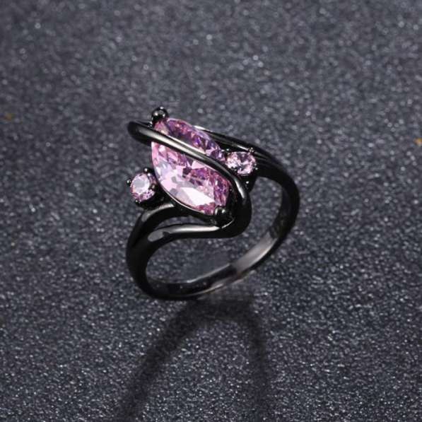 Стильное кольцо с розовым цирконом