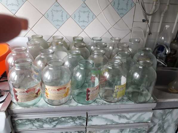 продам трехлитровые бутыли в Феодосии