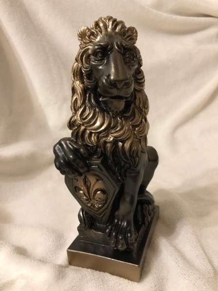 Лев статуэтка