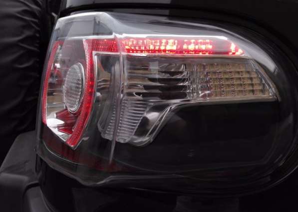 Фонари задние тюнинг светодиодные Toyota FJ Cruiser в фото 7