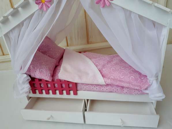 Кровать-домик для куклы. Лучшая игрушка в подарок девочке в Новосибирске