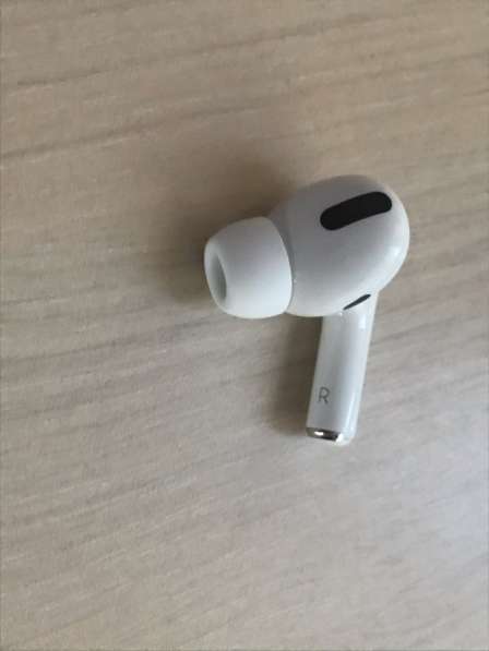 AirPods Pro Right