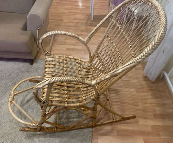 Кресло качалка из ротанга в Электростале
