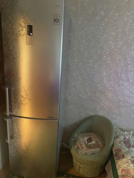 Продам холодильник в Москве