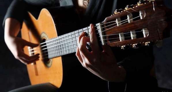 Уроки игры на гитаре в Омске фото 3