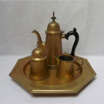 Кофейник, сахарница и молочник старинные на подносе (K950), в Москве