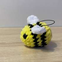 Вязаный брелок-пчелка, в Саяногорске