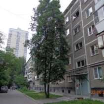 Продам 2-комнатную квартиру на Зенитчиков 14, в Екатеринбурге