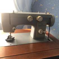 Швейная машинка ножная со стол -тумба, в Омске
