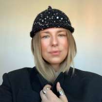 Шапка с пипкой с пайетками ручной работы, в Москве