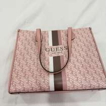 Продам оригинальную сумку Guess. Новая, в Москве