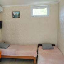 Хозяин. 150м. от пляжа. Есть кондиционер, в Евпатории