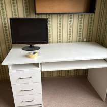 Продаю письменный стол, в Волгограде