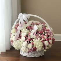 Шикарный букет цветов в корзине, в Стерлитамаке