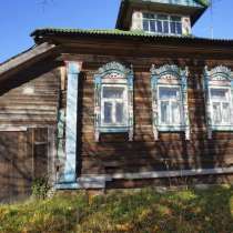 бревенчатый дом в тихой деревне, на берегу небольшой речки, в Москве